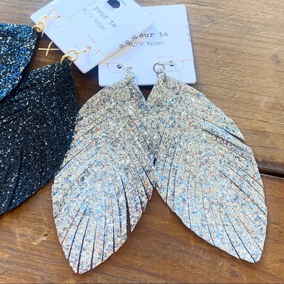 Glitter feather earrings - Picture 4 of 4